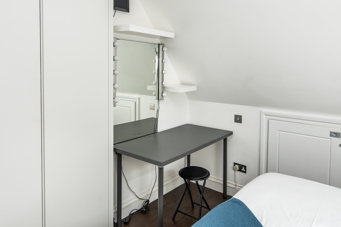 Sleek and Stylish 1BD Apt w/ Balcony, Hammersmith 11 Hello Guest