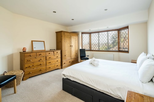 Elegant 2BD House with Garden and Decked Patio 1 Hello Guest