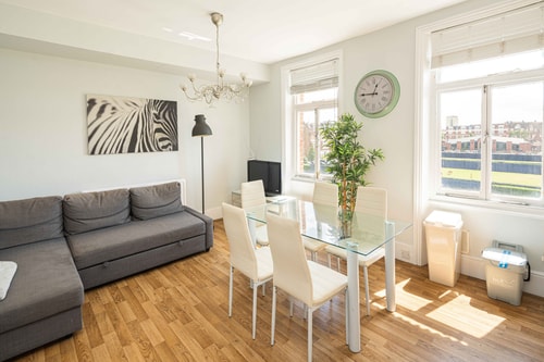 Elegant 2BD Flat with Views Near Barons Court 0 Hello Guest