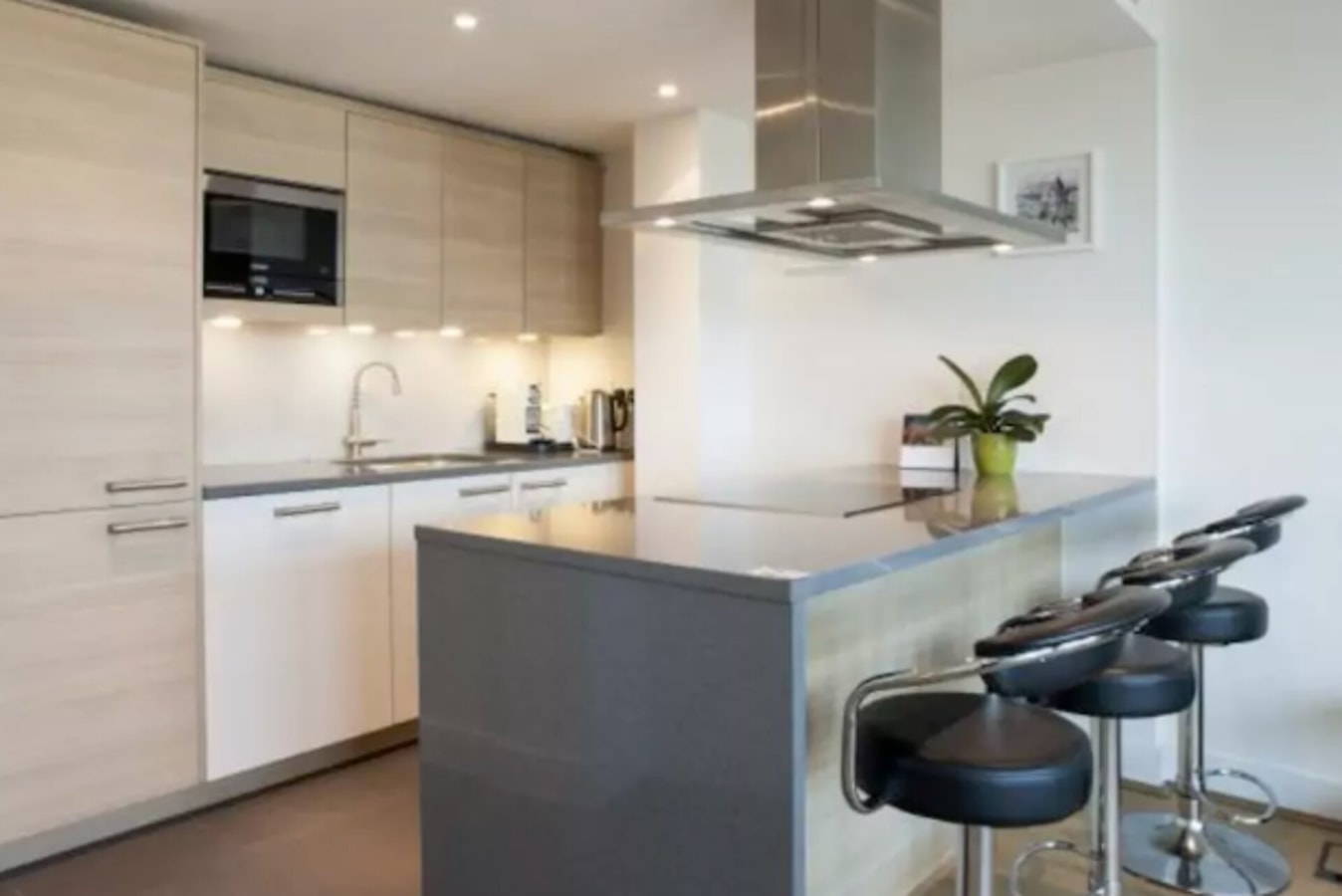 Luxury modern 2BD flat in centre 7 Hello Guest