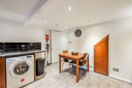 Sleek 2B/1B Retreat in Lindley, Huddersfield 5 Hello Guest