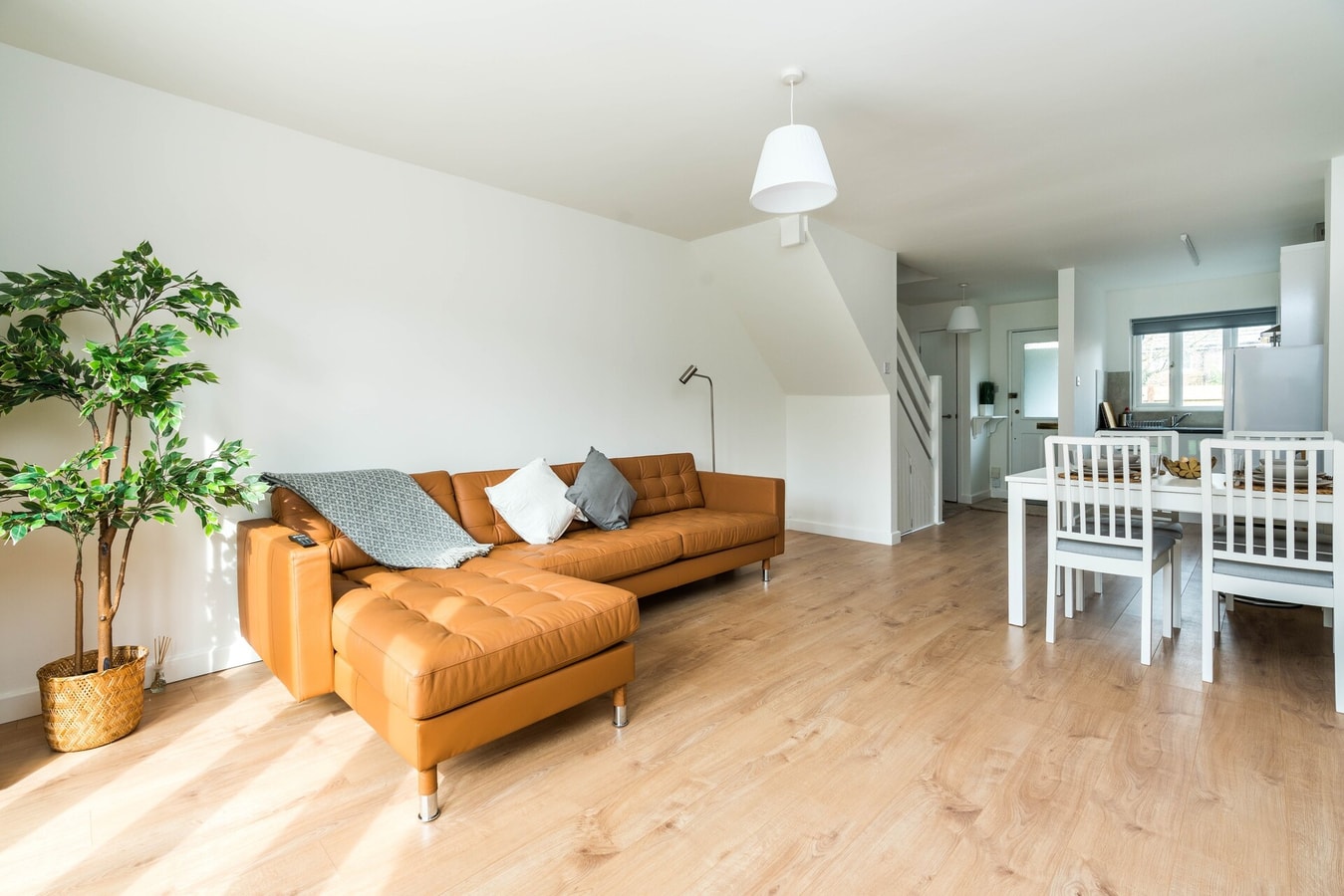 Sleek and Stylish 2BD Home with a Garden Anerley 6 Hello Guest