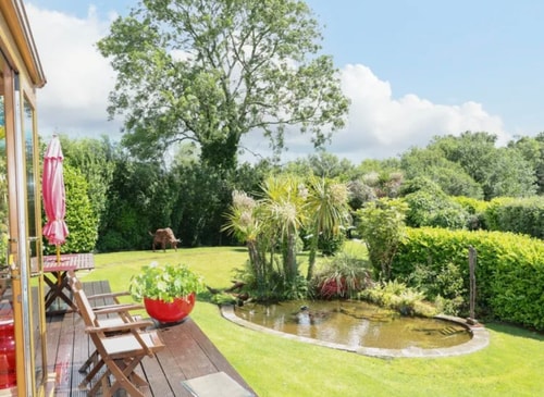 Stylish 3BD Retreat with Garden