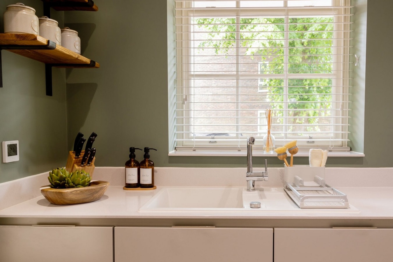 Stylish 3BD Townhouse in Central Winchester 21 Hello Guest