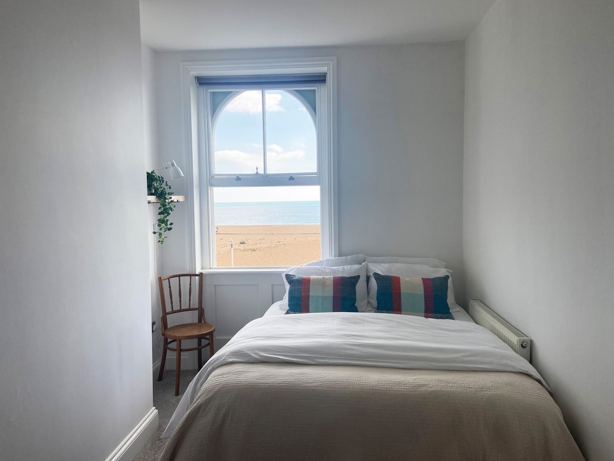 Spacious 2BD Flat with Stunning Views Folkestone 11 Hello Guest