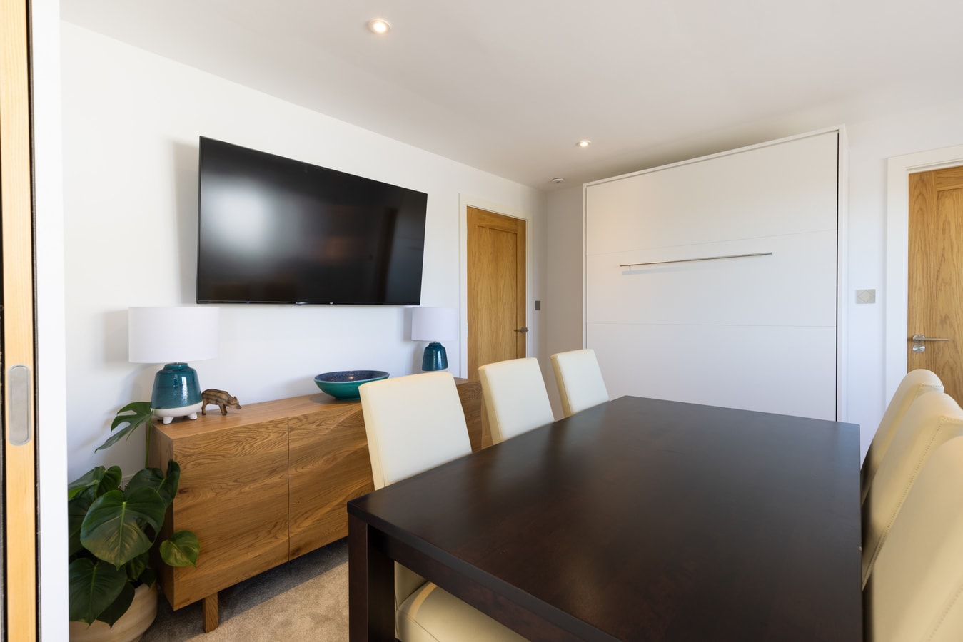 Spacious 4BD Smart Home in Idyllic Rural Setting 15 Hello Guest