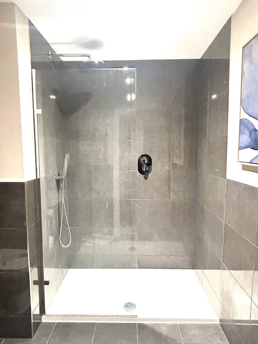 Stylish 3BD Townhouse in Central Winchester 16 Hello Guest