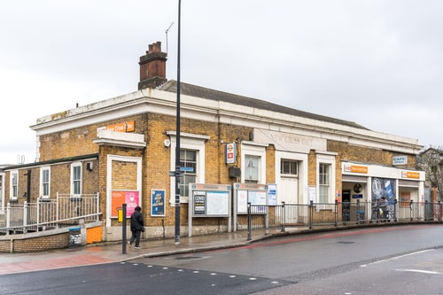 NEW Stylish 1 Bedroom Flat with Garden | London 18 Hello Guest