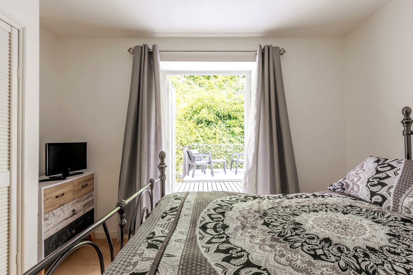 Stylish 2BD Family Hideaway in Dover 6 Hello Guest