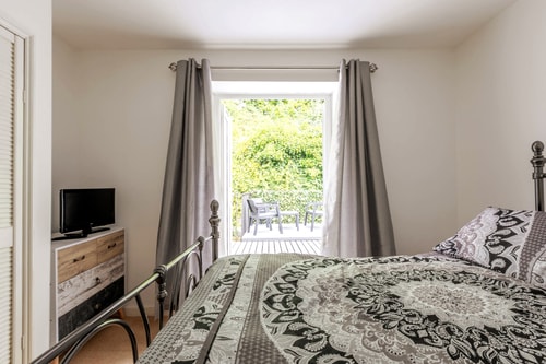 Stylish 2BD Family Hideaway in Dover 6 Hello Guest