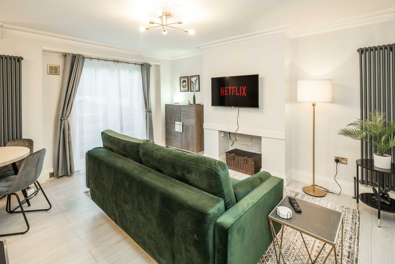 Spacious 1BR Flat in Wanstead: Garden & Comfort 12 Hello Guest