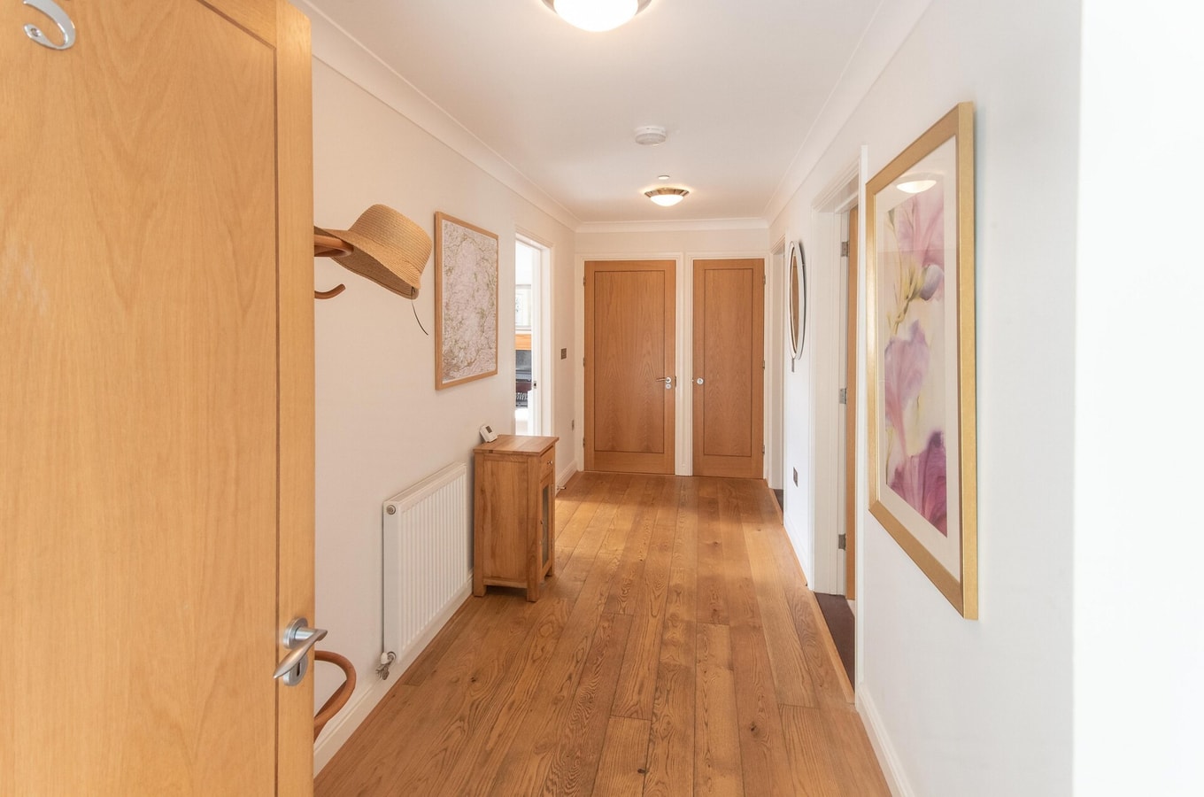 Modern 2-Bed Flat in Tavistock Centre 25 Hello Guest