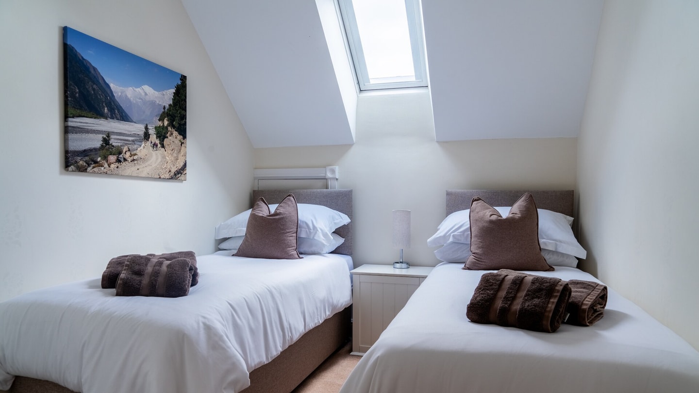 Superb 4BD Stay in Wyton and Houghton Village 13 Hello Guest