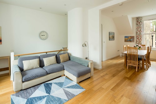 Elegant 4-Bed Islington Home with Garden
