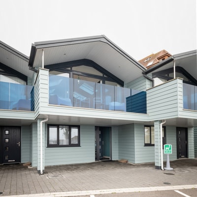 Seaside 3BD Retreat with Balcony & Stunning Views 4 Hello Guest