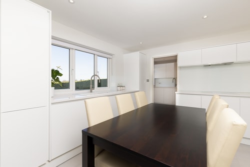 Spacious 4BD Smart Home in Idyllic Rural Setting 3 Hello Guest