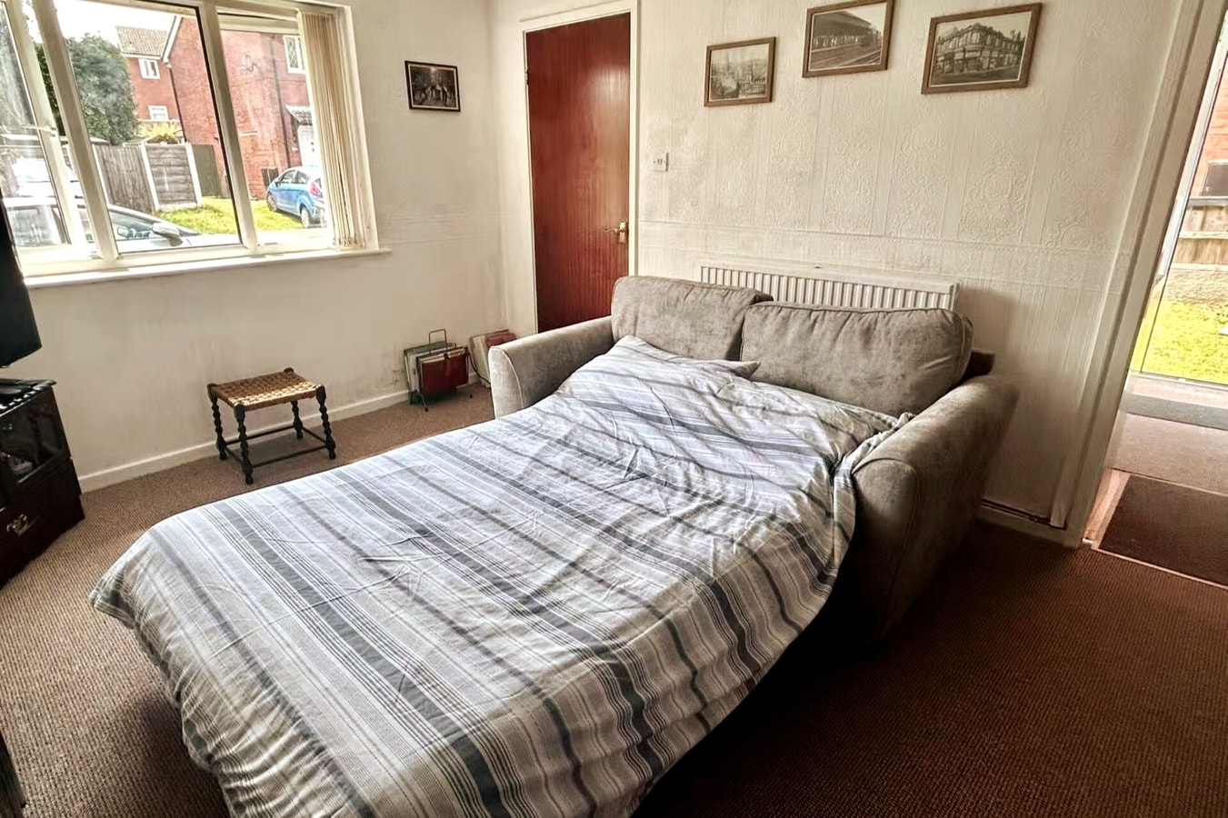 Oldham Bungalow Retreat: 2BD Peaceful Comfort 19 Hello Guest