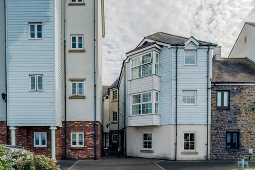 4BR Seafront Home with Stunning Sea Views