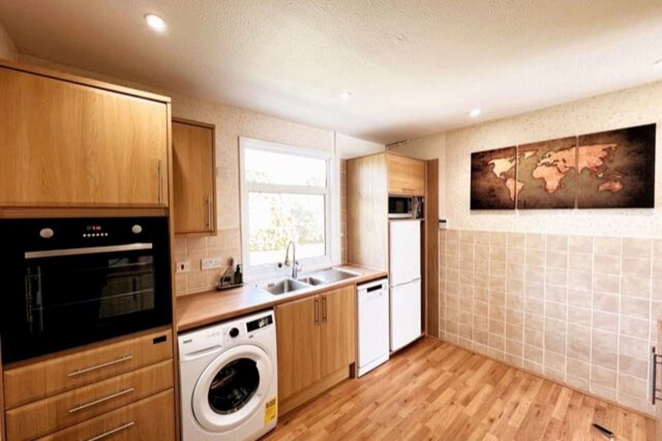 Spacious Family Bungalow with Garden for up to 7 12 Hello Guest