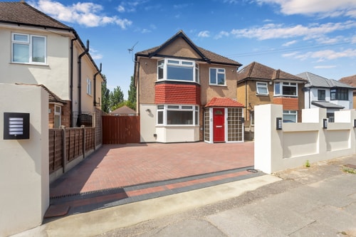 3BR Family Home Near Heathrow for 6