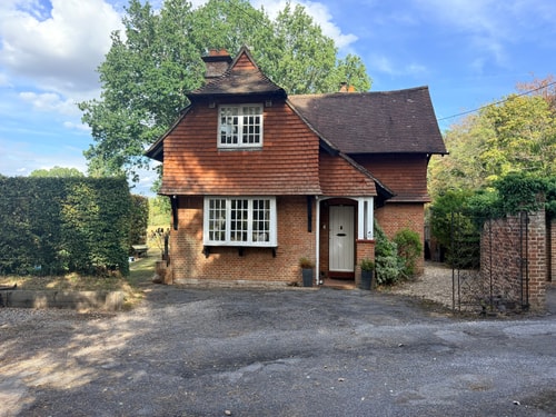 Hampshire Cottage in Hartley Wintney
