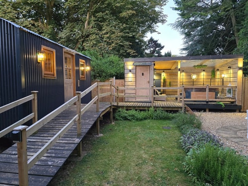 Rustic 1BD Hut Retreat with Hot Tub & Countryside 9 Hello Guest