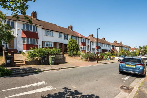 Elegant 2BD House with Garden and Decked Patio 17 Hello Guest