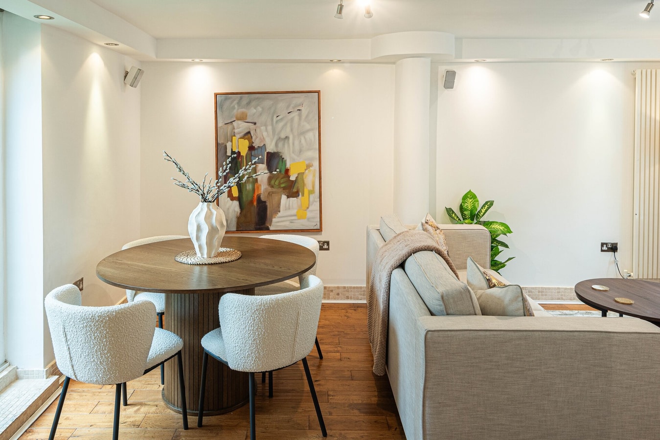 Stylish 3BD Flat in Prime Covent Garden Location 11 Hello Guest