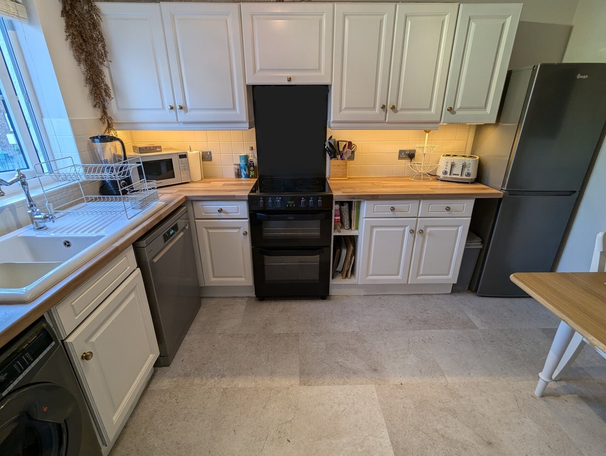 Modern 3B Eastbourne Retreat: Tranquil & Cozy Stay 21 Hello Guest