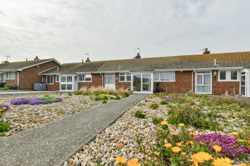 Amazing Beachside 2BD Family Home with Garden
