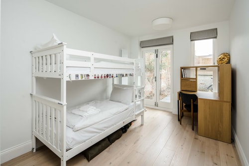 Stylish 2 Bedroom / 2 Bath in Notting Hill 8 Hello Guest