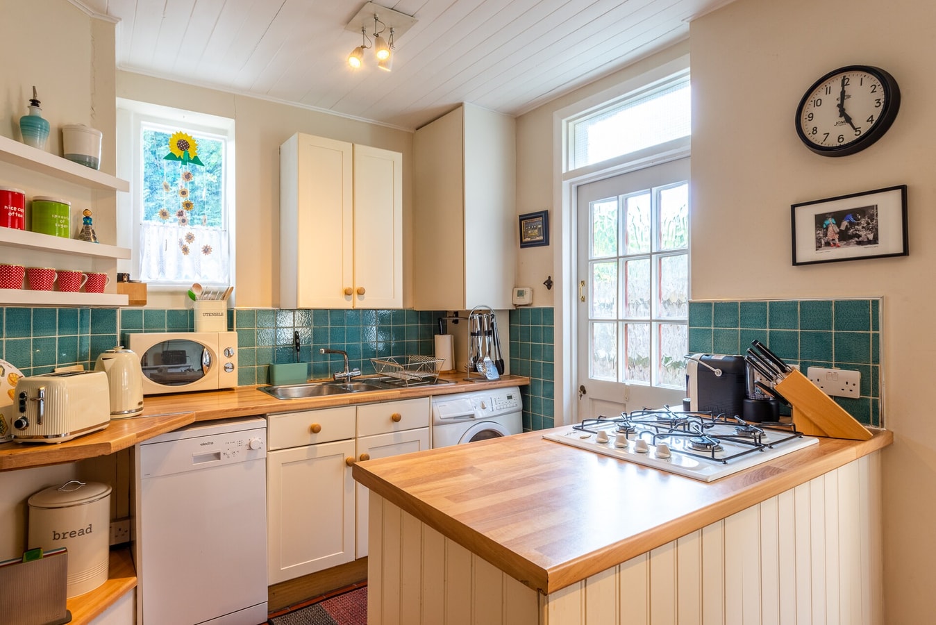 West London Gem Chic 1BD Patio Flat Retreat 13 Hello Guest