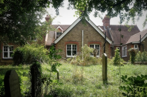 Fantastic 2BD Victorian Apt - 4 adults & 1 child 14 Hello Guest