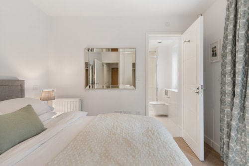 Modern 3BR Flat quick links to LDN & Heathrow 8 Hello Guest