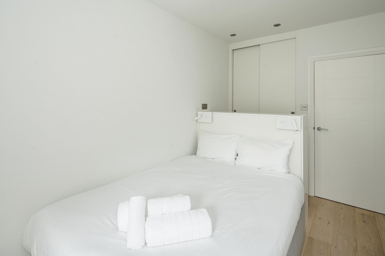 Stylish 2 Bedroom / 2 Bath in Notting Hill 5 Hello Guest