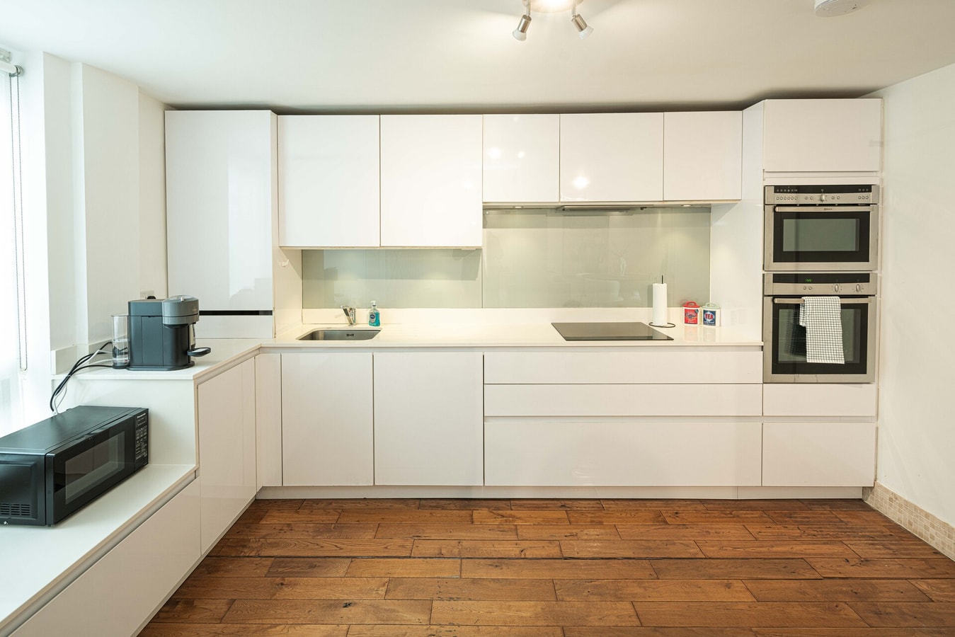 Stylish 3BD Flat in Prime Covent Garden Location 17 Hello Guest