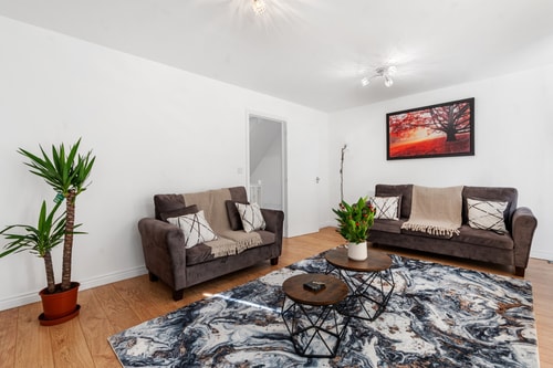 Spacious 4-Bed Home Near City Links 6 Hello Guest