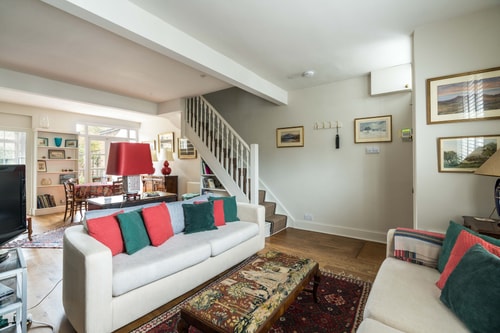 Charming 2BD House with Garden in Hammersmith 3 Hello Guest