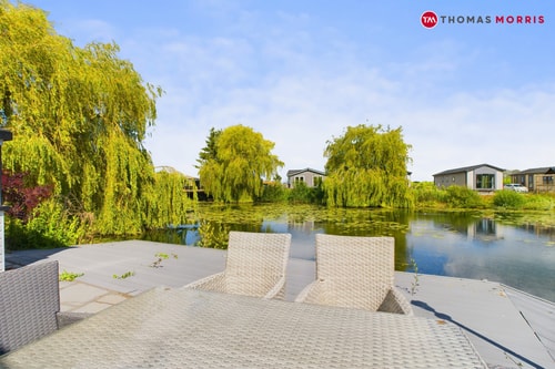 Lakeside Lodge Retreat with Views