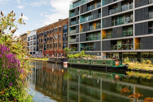 Canal View 1BR Flat with Balcony