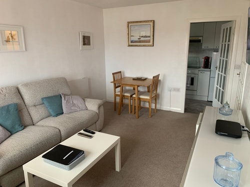 Superb One Bedroom Getaway in Dysart Kirkcaldy 8 Hello Guest