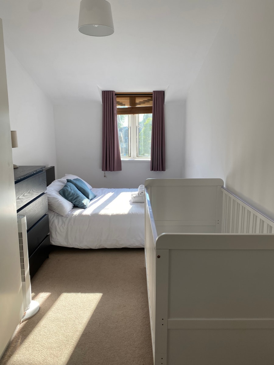 2BD Flat by Common & Village - Wimbledon, Zone 3 9 Hello Guest