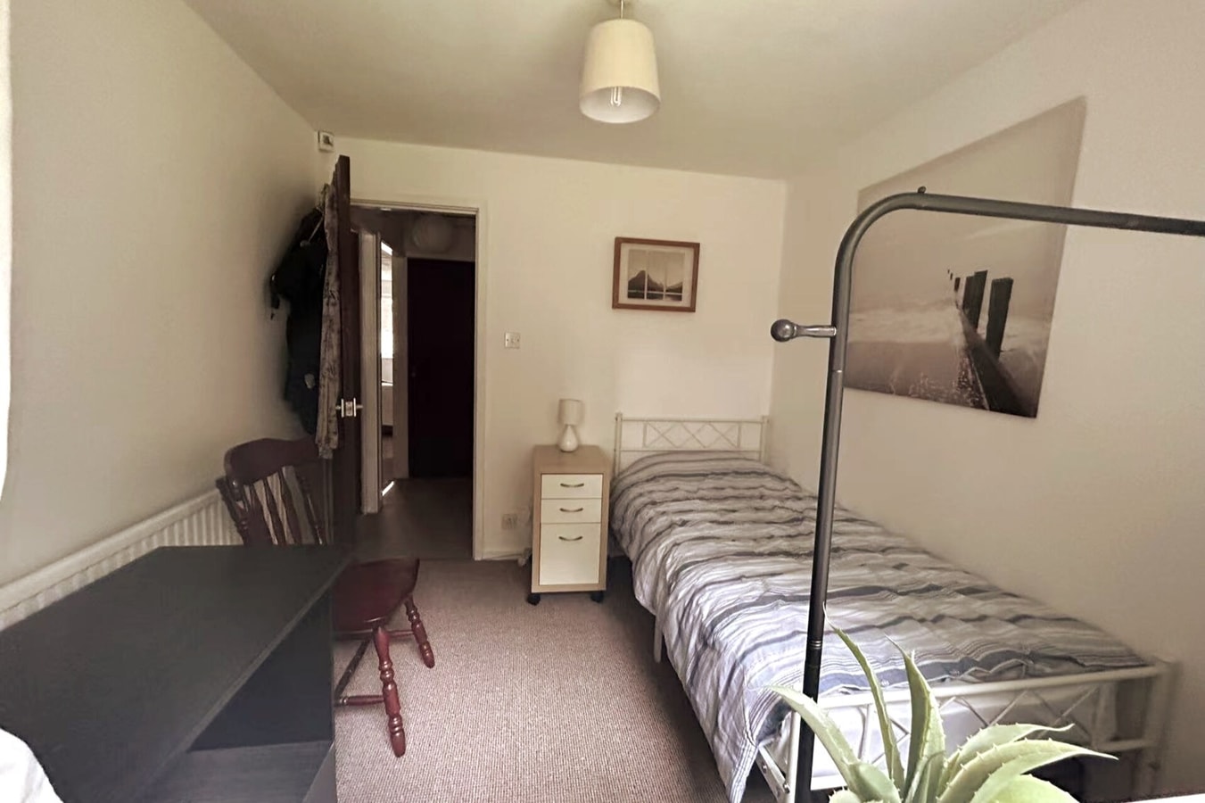 Oldham Bungalow Retreat: 2BD Peaceful Comfort 13 Hello Guest