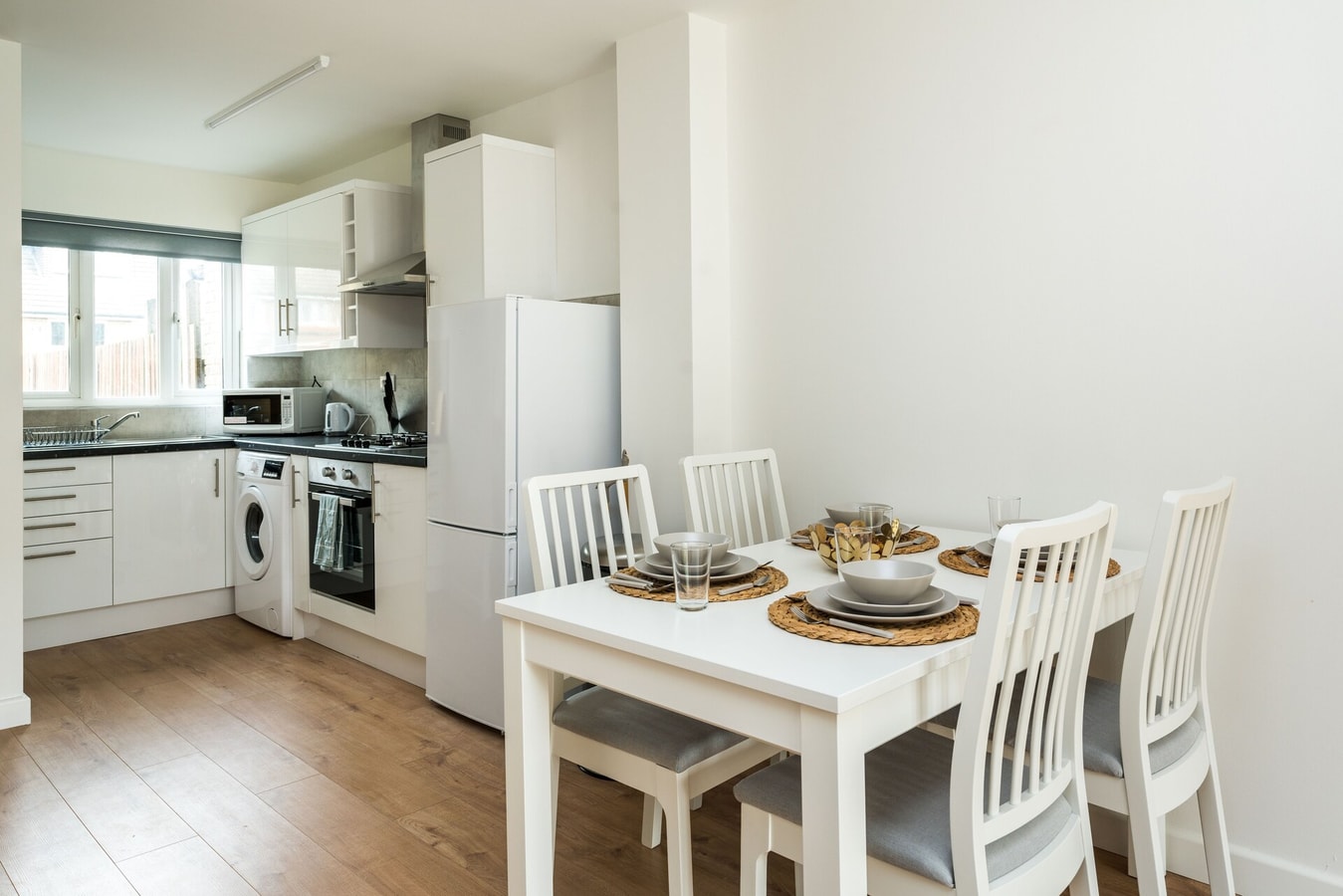 Sleek and Stylish 2BD Home with a Garden Anerley 7 Hello Guest