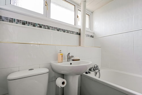 Centrally Situated 1 Bedroom House in Cumbernauld 14 Hello Guest