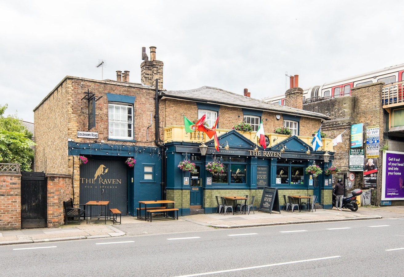 Sleek and Stylish 1BD Apt w/ Balcony, Hammersmith 16 Hello Guest