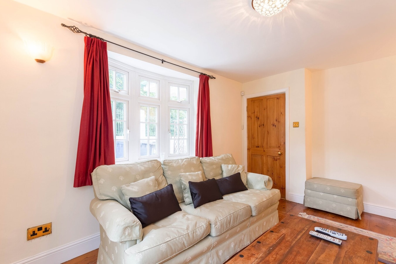 Holiday Home of the Month! Finchley, Sleeps 5 10 Hello Guest