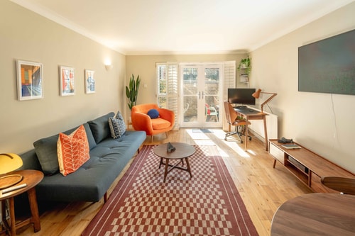 Serene Garden Flat - Steps from Tower Bridge 17 Hello Guest