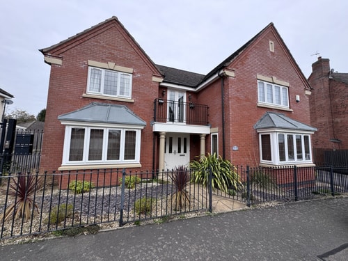 Spacious 4BD House with Character in Coventry