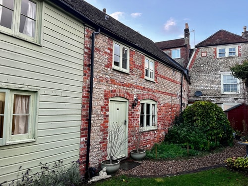 Charming Grade 2 Cottage w/ Garden in Warminster